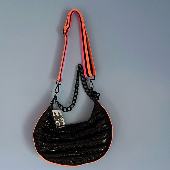 BCBGENERATION BLACK PUFFER CROSSBODY BAG WITH LINK CHAIN - Picture 1 of 16